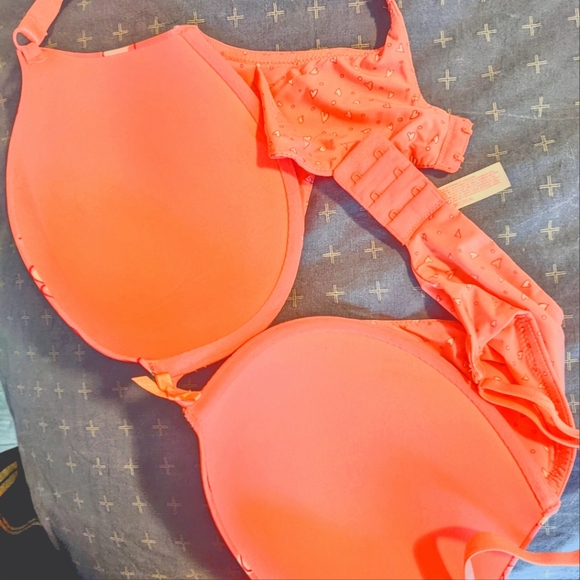 38DD Victoria's Secret push-up - Picture 6 of 9